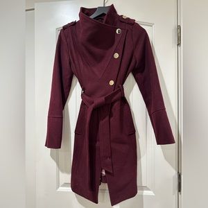 Guess Peacoat Burgundy, definitely Royal Party Vibes
